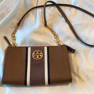 Tory Burch crossbody.Has credit card slots on the inside.